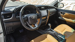 NOUVELLES ARRIVÉES 2024-2025 : Toyota Fortuner SUV GR Sport B U L L E T <span class=keywords><strong>P</strong></span> <span class=keywords><strong>R</strong></span> O O F d'occasion avec faible kilométrage - Product Image 6