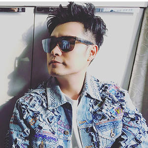 Lunettes de soleil tendance unisexes UV400 anti-reflet avec verres AC, monture marron, design à points de couleur et rivets, modèle I1 8213 - Product Image 3