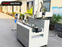 Máquina de Perforación y Fresado CNC de Aluminio Versátil con Mesa Inclinable, Programación Automática, Alta Precisión y Eficiencia