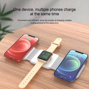 ที่ชาร์จไร้สายแบบพับได้คุณภาพสูง OEM ปี 2024 กำลังไฟ 15W สำหรับโทรศัพท์มือถือ นาฬิกาอัจฉริยะ หูฟังไร้สาย แบบแม่เหล็ก 3 in 1 - Product Image 3
