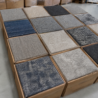Dalles de moquette bouclée 50x50cm en nylon tufté pour bureaux et salles de réunion commerciales