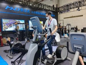 Équipement d'exercice de <span class=keywords><strong>luxe</strong></span> Machine de fitness Équipement cardio Cross Trainer <span class=keywords><strong>Elliptique</strong></span> commercial avec glissière - Product Image 3