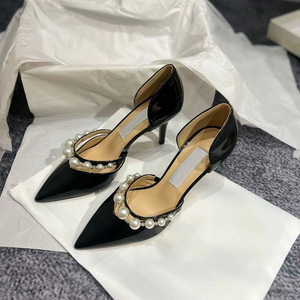 รองเท้าส้นสูงหัวแหลมหนังสิทธิบัตรของผู้หญิงรองเท้าส้นสูงแบบมีสายรัดมุกจากนักออกแบบคุณภาพสูงพร้อมพื้นรองเท้าหนังแท้ - Product Image 6