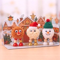 Kit Kerajinan DIY Boneka Pom Pom Natal untuk Anak dengan Latar Belakang 3D & 3 Figur Boneka untuk Dekorasi Meja Buatan Tangan Hadiah Natal Anak-anak.