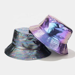 Nouveau design personnalisé blanc adultes unisexe réfléchissant double face réversible PU casquette <span class=keywords><strong>de</strong></span> sport seau chapeau - Product Image 1
