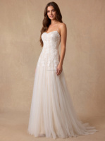 Gaun Pengantin untuk Pengantin Wanita Model Ball Gown dengan Aplikasi Renda dan Ekor, Gaun Pengantin Custom Satin Warna Ivory untuk Upacara di Gereja