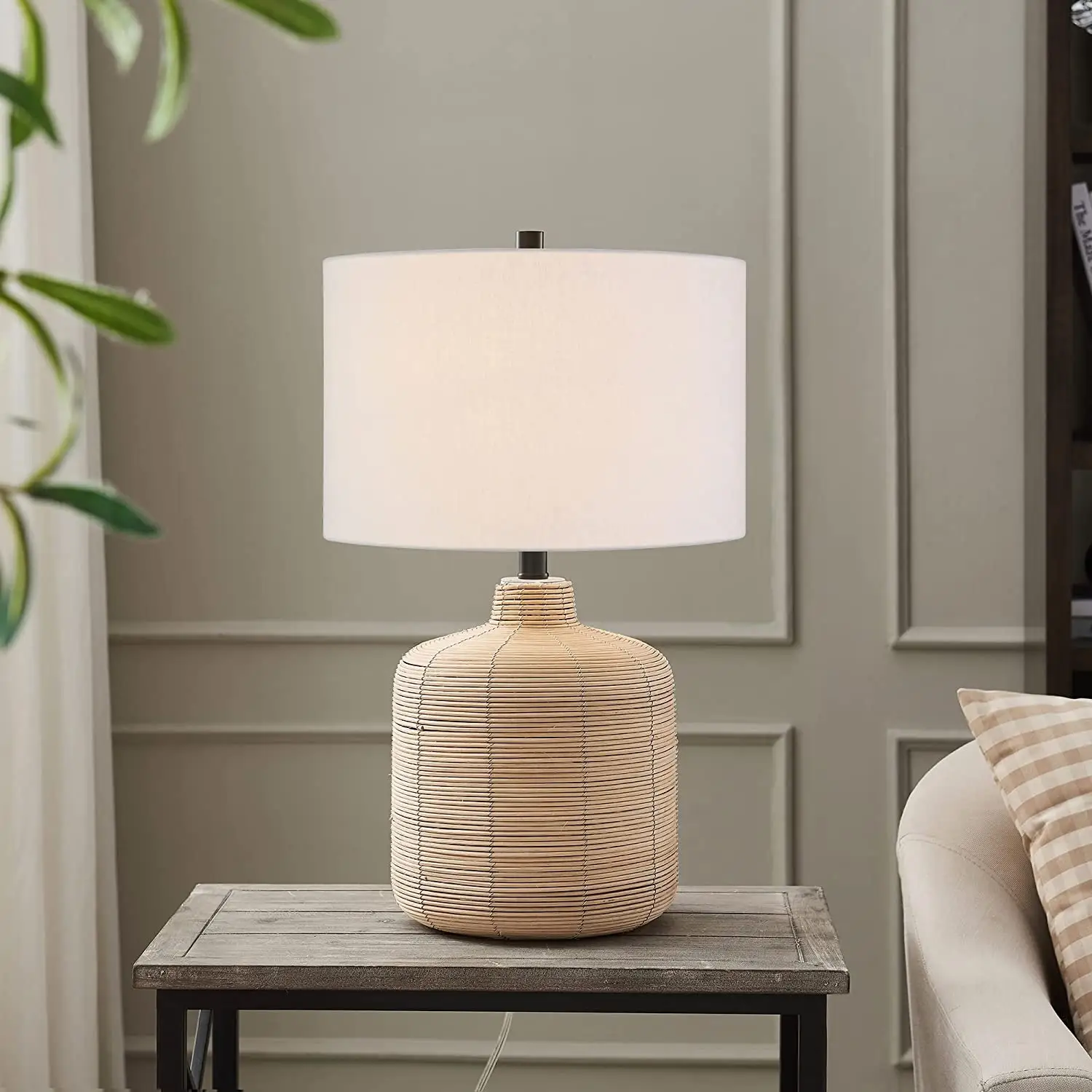 2023 New Rattan Table Lamp with Fabric Shade in Rattan/Brass /White for Home Decor