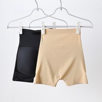Shorty gainant taille haute sans couture avec coussinets en éponge intégrés pour rehaussement des fesses et des hanches