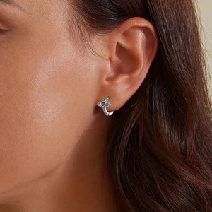 Orecchini a Cuore Mini in Stile Dark per Donne, Design Dolce e Accattivante, Gioielli di Moda per Uso Quotidiano - Product Image 2