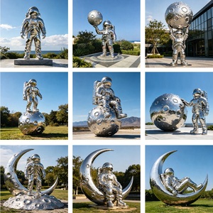 YOUFINE Escultura de Astronauta de Acero Inoxidable Pulido a Espejo de Tamaño Real, Estatua de Hombre del Espacio en la Luna para Decoración de Exteriores - Product Image 2