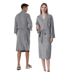 Peignoir en tissu éponge transfrontalier - Vêtement de détente unisexe confortable, peignoir <span class=keywords><strong>pour</strong></span> couples avec logo personnalisé, style fin <span class=keywords><strong>pour</strong></span> hôtels et chambres d'hôtes - Product Image 4