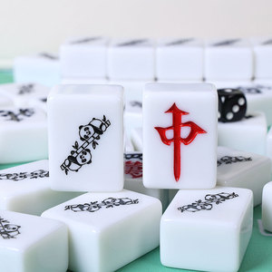 Tuiles de mahjong artisanales avec un motif de panda de dessin animé, un cadeau créatif et unique pour la maison. Fabricant de boîtes cadeaux. - Product Image 2
