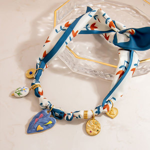 Collares de moda de verano al por mayor, de acero inoxidable 316L, chapados en oro PVD de 14k y 18k, con diseño de pañuelo hawaiano colorido para mujer - Product Image 2