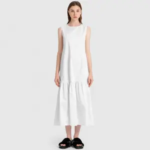 Toptan yaz zarif beyaz yuvarlak boyun kolsuz uzun rahat elbise kadın için