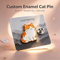 Pin de metal esmaltado personalizado con diseño de gato sonriente Ginger y borde dorado, para coleccionables de juguetes, venta al por mayor y pedidos a granel