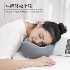 Almohada de Viaje en Forma de U de Espuma Viscoelástica, Color Gris Claro, Soporte Portátil para el Cuello, para Siesta en la Oficina y Uso en Avión - Product Image 3