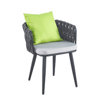 Ensemble de chaise et table à manger en rotin moderne pour terrasse avec coussin, mobilier d'extérieur durable pour balcon et jardin