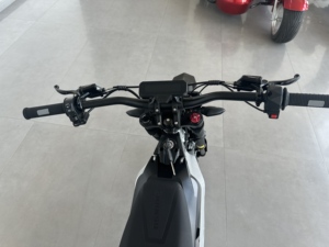 Motos électriques de haute qualité au style tendance, 3000W 4000W, Vélo électrique de rue avec moteur brushless intermédiaire, Moto tout-terrain - Product Image 4