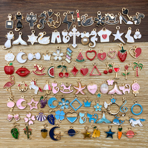 Pendentifs en alliage colorés de formes variées avec perle pour projets créatifs de bijoux DIY - Product Image 1