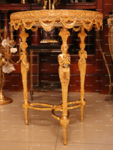 Table d'appoint <span class=keywords><strong>de</strong></span> style <span class=keywords><strong>cour</strong></span> royale française vintage, avec dessus <span class=keywords><strong>en</strong></span> céramique peinte à motifs floraux et finition laiton doré huilé, pour salle à manger <span class=keywords><strong>de</strong></span> villa - Product Image 2