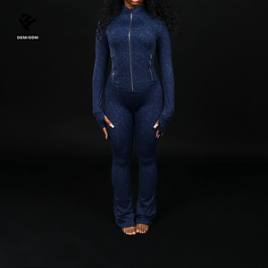 Ensemble de survêtement deux pièces OEM imprimé léopard avec fermeture éclair pour <span class=keywords><strong>femme</strong></span>, haut moulant à trous pour les pouces et leggings évasés, tenue de sport pour fitness et gym - Product Image 3