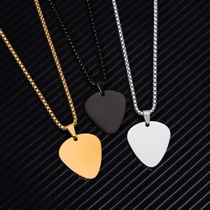 Collier pendentif plectre de guitare en acier titane, breloque style musical poli miroir, bijou étanche pour les amateurs de musique 29X32mm - Product Image 3
