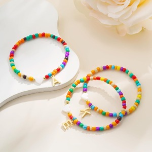 מתנות קטנות לילדים בנות נוער, צמידי חרוזים צבעוניים עם אותיות לנשים בנות, צמיד בוהמי נערם עם אותיות - Product Image 2