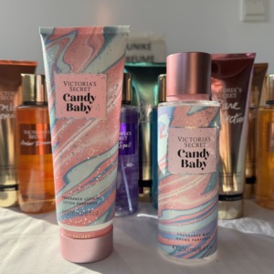 Juego <span class=keywords><strong>de</strong></span> Loción y Bruma Corporal <span class=keywords><strong>Victoria</strong></span>'s <span class=keywords><strong>Secret</strong></span> Velnet Petels Original al por Mayor, 250 ml <span class=keywords><strong>de</strong></span> Bruma Corporal y 236 ml <span class=keywords><strong>de</strong></span> Crema <span class=keywords><strong>de</strong></span> Loción Corporal para Mujer - Product Image 5