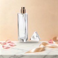 Flacon de parfum triangulaire en verre rechargeable en gros 30ml 50ml avec col serti, pompe pulvérisatrice fine, capuchon en cristal, logo personnalisé