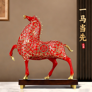 Escultura de Caballo de Cien Bendiciones y Éxito, Estatua de la Fortuna en Rojo y Dorado, Regalo para Sala de Estar u Oficina - Product Image 1