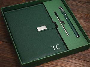 Набор для корпоративных подарков: Кожаный блокнот с возможностью персонализации и термокружка в элегантной упаковке - Product Image 6