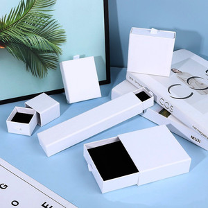 Caja de Embalaje de Joyería de Papel Kraft de Lujo con Logotipo en Lámina Dorada Personalizada, Caja de Regalo Deslizante de Cartón al por Mayor para Anillos - Product Image 1