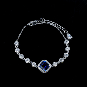 Bracelet de luxe en argent 925 avec saphir cultivé en laboratoire, bracelet halo en CZ bleu taille émeraude pour femme, vente en gros disponible - V - Product Image 1