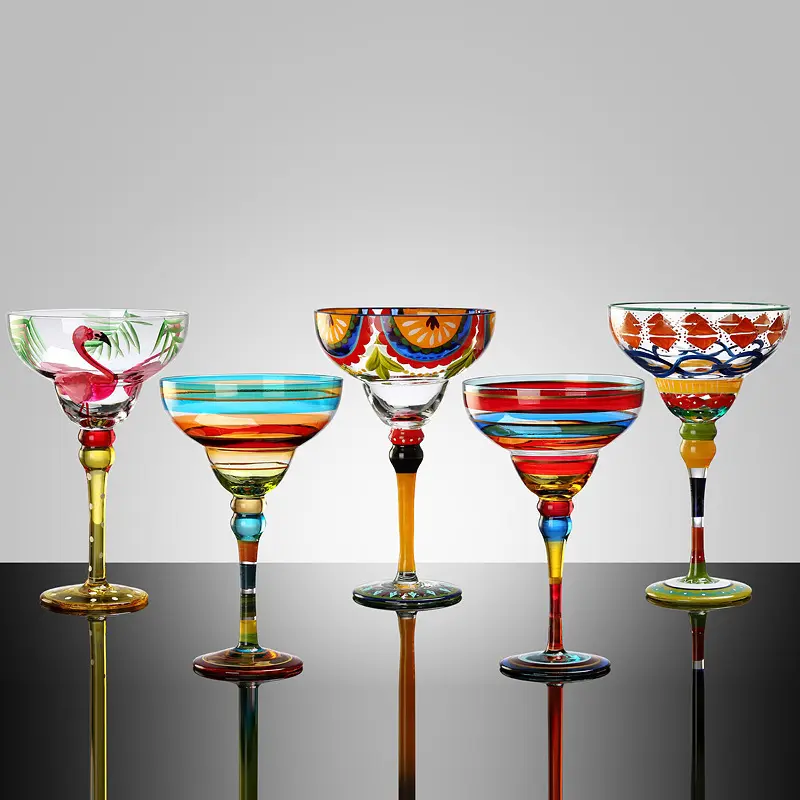 Sıcak satış el boyalı Margarita cam renkli kokteyl bardakları benzersiz ve dekoratif Margarita gözlük