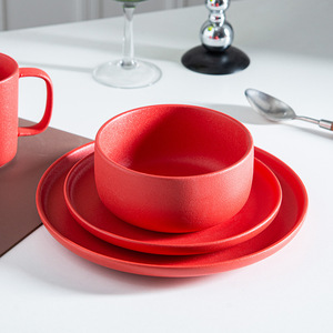 Service de table en céramique rouge 16 pièces, compatible lave-vaisselle, en porcelaine, idéal pour mariages, fêtes, pique-niques et restaurants - Product Image 4