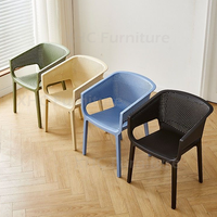 Fauteuil en plastique en PP avec dossier perforé, chaise de salle à manger moderne empilable, mobilier d'intérieur et d'extérieur pour café, restaurant, terrasse