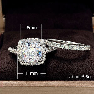 Anello Impilabile con Accenti in Cristallo per Donne, Elegante Anello Minimalista alla Moda, Accessorio per Uso Quotidiano e Feste - Product Image 5
