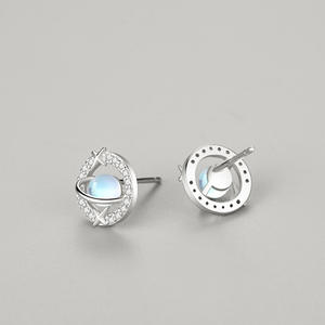 Boucles d'oreilles personnalisables en argent sterling S925 avec zircon rond et pierre de lune, motif ciel étoilé - Un cadeau romantique pour femme - Product Image 4