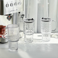 En stock – Tasses en verre rayées verticalement de 500 ml avec poignée, motif martelé, en bambou, pour bureau, lait, jus, café, avec paille