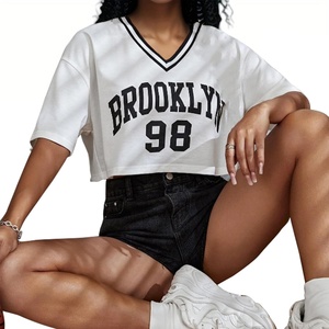 Maillot de football personnalisé pour femme avec nom d'équipe, motif graphique surdimensionné, bordure rayée, col en V, épaules tombantes, t-shirt d'été - Product Image 4