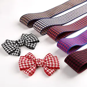 Saç fiyonkları ve kravatlar için iki renk balıksırtı desen şeritleri gibi özel şeritler Polyester jüt
