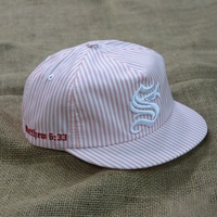 Gorra Personalizada sin Estructura con Visera Plana, Diseño de Rayas Rosas y Blancas, Logotipo Bordado en 3D, Visera Corta para Mujer, Gorras Snapback al por Mayor
