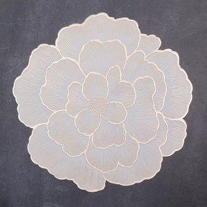 Manteles Individuales Redondos Metálicos de PVC con Diseño de Flores Doradas y Plateadas, Impermeables, para <span class=keywords><strong>Navidad</strong></span>, 2024 - Product Image 5