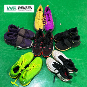 รองเท้าผ้าใบมือสองสำหรับผู้ชายรองเท้าบาสเก็ตบอลมือสองสภาพดี - Product Image 1
