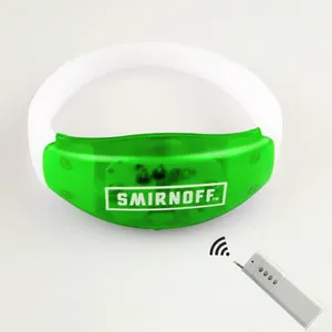 All'ingrosso braccialetto di vibrazione Semi-Silicone LED luce fino braccialetto per eventi