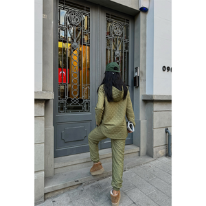 Ensemble de survêtement matelassé simple à capuche kaki léger pour femme style décontracté adulte - Product Image 1