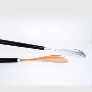 Corne à chaussures en métal avec tête de dauphin rétro, cuillère à chaussures en acier inoxydable avec manche en bois brun noir, cornes à chaussures de luxe - Product Image 1