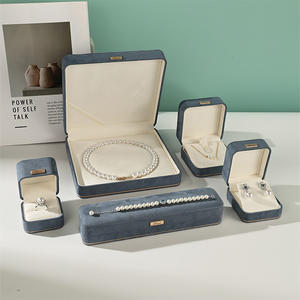 थोक सूट मखमली रिंग ब्रेसलेट बिंगल नेकलेस इयररिंग पैकिंग गहने बॉक्स कस्टम लोगो सामग्री शैली - Product Image 3