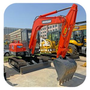 Machinerie de construction d'occasion d'origine coréenne, excavatrice hydraulique sur chenilles DOOSAN 55 à prix avantageux, DH55 rouge, bon état - Product Image 1