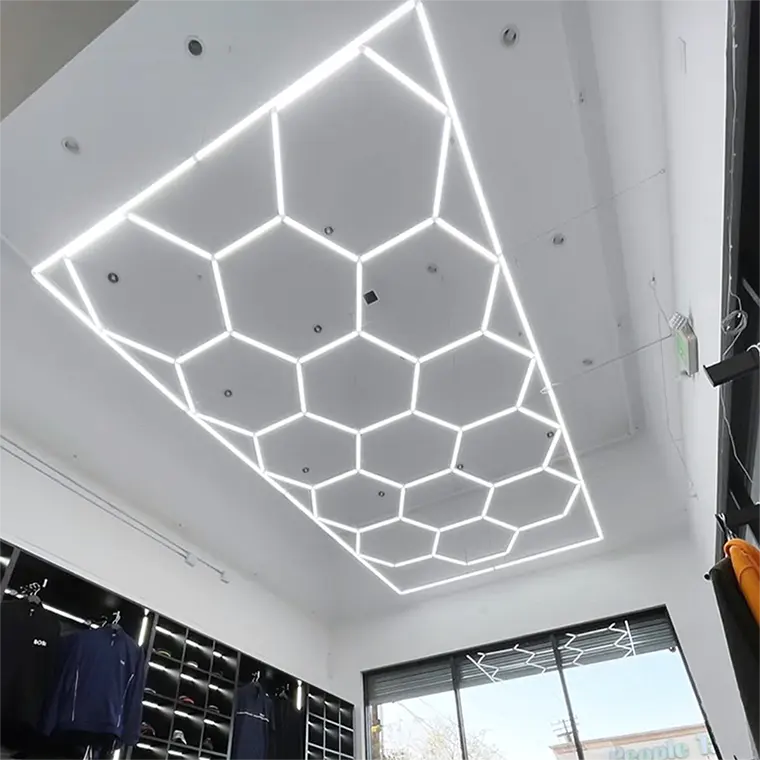 จัดส่งด่วนไฟโรงรถ LED Hex 60W หลอดไฟโรงรถ LED แบบปรับได้สามแผงภายในโคมไฟสําหรับโรงรถ